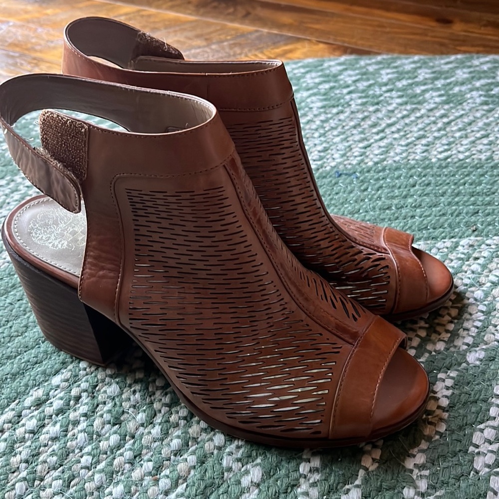 Adorable Woven Bootie Sandel Vince Camuto Size 8.5